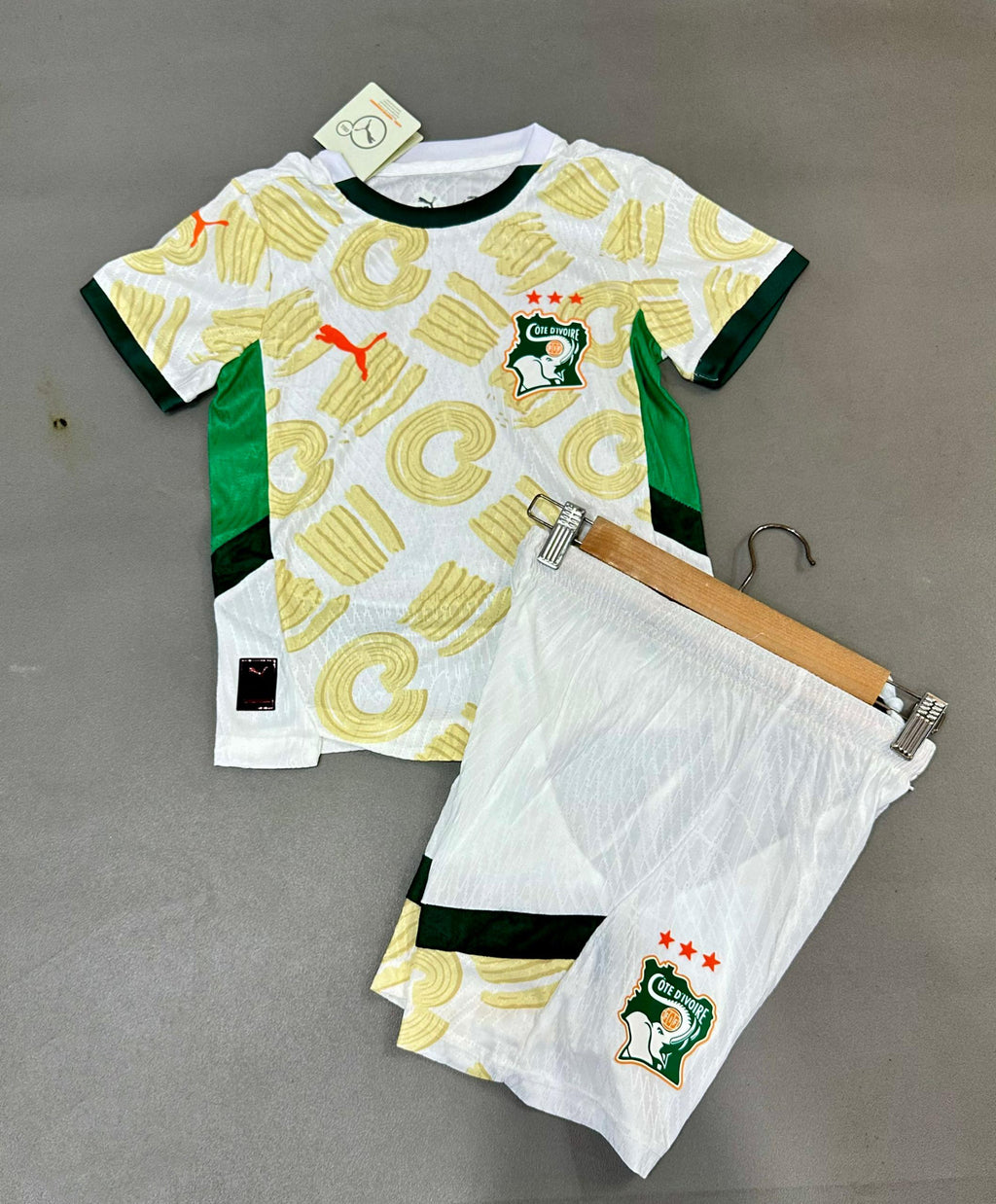 Ensemble maillot enfant Côte d'Ivoire extérieur 2025 -26 (haut+short)